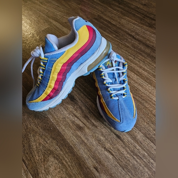 Nike Air Max Dynamic Blue and Yellow Sneakers with Cushioned Soles - Picture 2 of 4